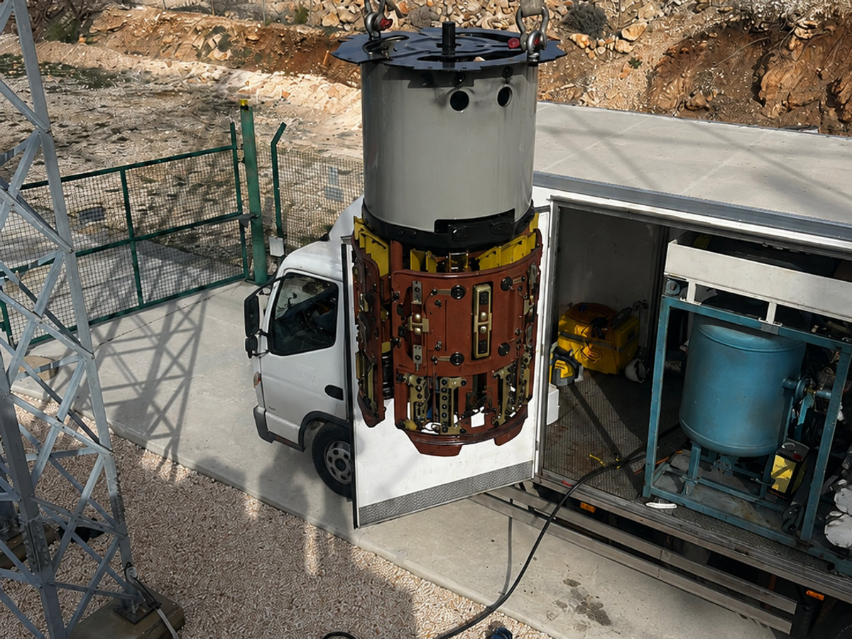 On-load tap changer maintenance